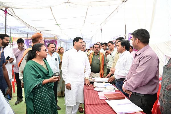 &rsquo;सुशासन तिहार 2026&rsquo; : &rsquo;देवरीकला शिविर में उमड़ा जनसैलाब, आवेदनों का हुआ त्वरित निपटारा&rsquo;