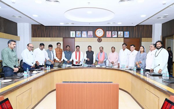  विशेष लेख : &lsquo;सेवा सेतु&rsquo;: छत्तीसगढ़ में सुशासन और डिजिटल प्रशासन का नया अध्याय