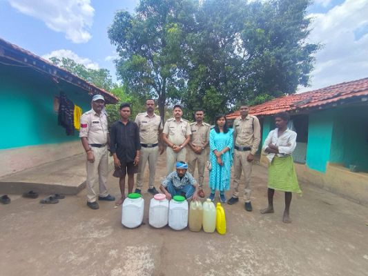 आबकारी विभाग की सतर्कता से बोड़ला में बड़ी सफलता, 70 लीटर कच्ची महुआ शराब जब्त
