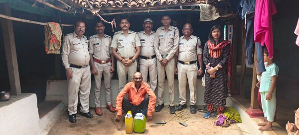 बोड़ला आबकारी वृत्त की प्रभावी कार्यवाही, अवैध महुआ शराब के साथ आरोपी गिरफ्तार