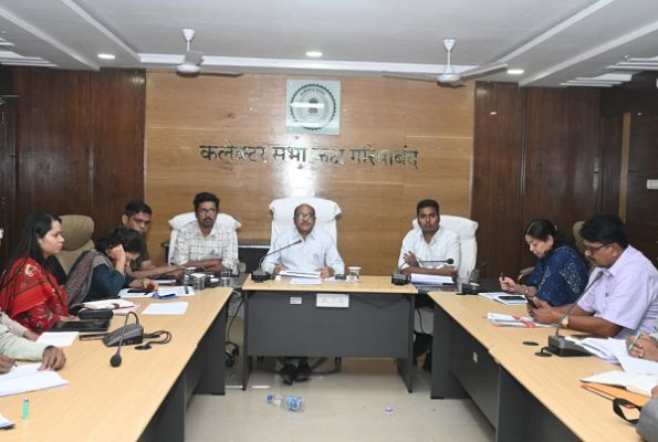 कलेक्टर ने सभी विभागों के प्रमुखों सुशासन तिहार के दौरान प्राप्त आवेदनों को समय-सीमा में निराकृत करने के दिए निर्देश