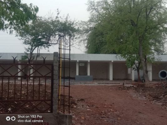 पालिका के सामने अधूरी चौपाटी, कलेक्टर की चेतावनी बेअसर &mdash; सड़क पर सज रही अवैध दुकानें, प्रशासन मौन