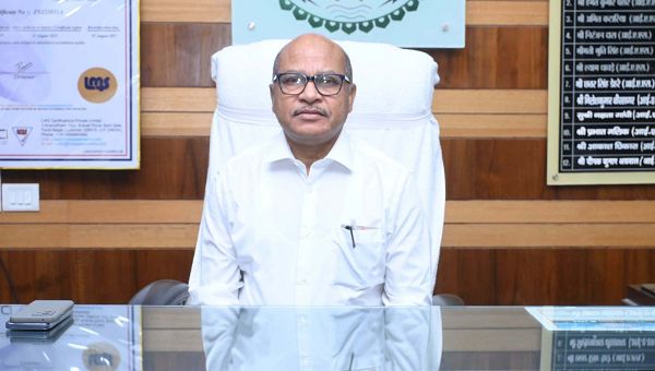 कलेक्टर बीएस उइके ने पेट्रोल-डीजल की सीमित बिक्री के दिए निर्देश
