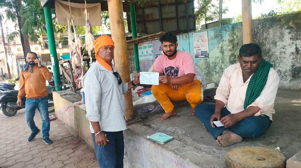 खुले में मांस-मछली बेचने और गंदगी फैलाने वालों से निगम ने वसूला जुर्माना