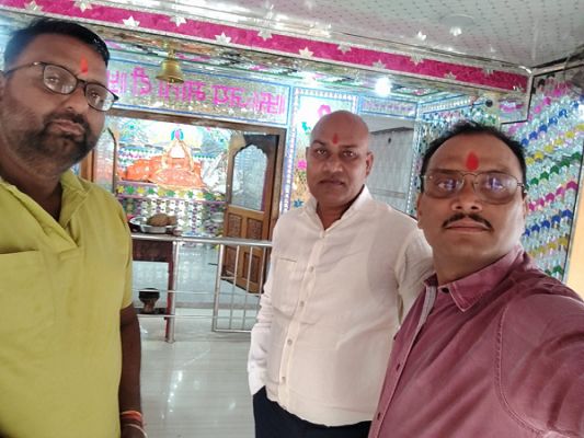 माउंट एवरेस्ट विजेता अमिता श्रीवास के स्वस्थ होने की मां महामाया मंदिर में पूजा अर्चना की. मैडिकल टीम