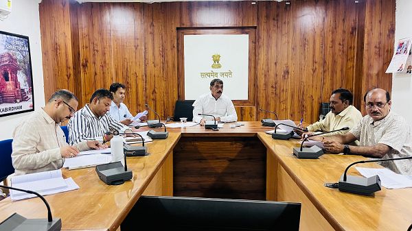 धान उठाव और अंतिम निराकरण में लापरवाही पर होगी सख्त कार्रवाई - कलेक्टर श्री गोपाल वर्मा