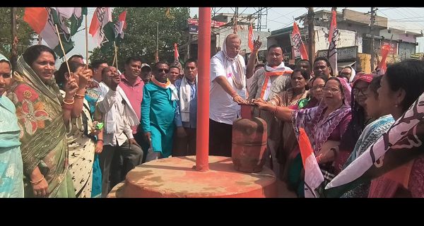 महंगाई और खाद संकट को लेकर कांग्रेस का हल्लाबोल