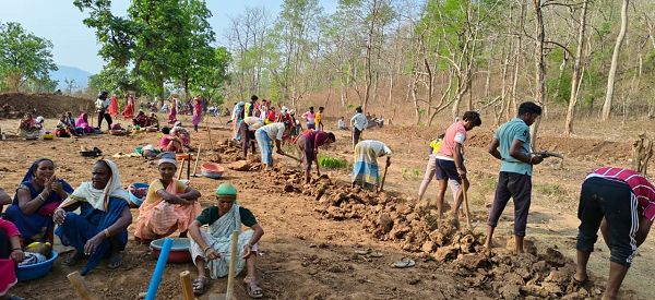 महात्मा गांधी नरेगा अंतर्गत 2588 निर्माण कार्यो से ग्रामीणों को मिल रहा रोजगार