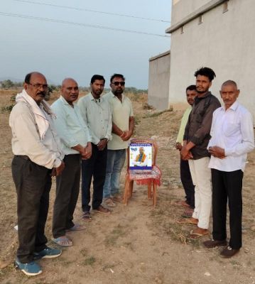 छत्तीसगढ़ योग आयोग के अध्यक्ष रूप नारायण सिन्हा  को श्रद्धांजलि दी गई मेडिकल टीम लोरमी