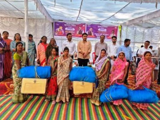 कस्तूरा शिविर में किसानों को किसान किताब का किया गया वितरण