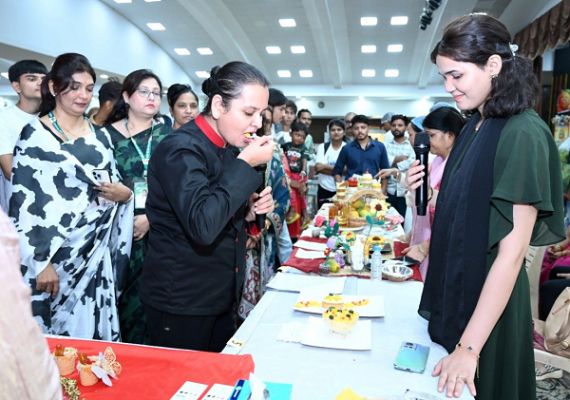 आमों की सुगंध और स्वाद से सराबोर हुआ रायपुर  