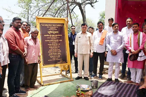 &rsquo;स्लम बाहुल्य वार्ड स्थित जोगियाडेरा पीपरापारा बस्ती में होगें 90 लाख रू. से सड़क डामरीकरण कार्य&rsquo;