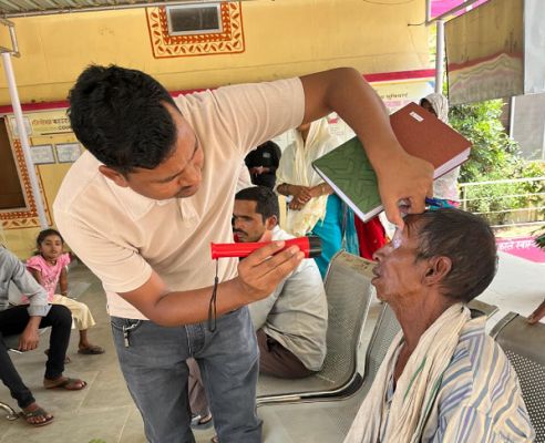 रोशनी लौटाने की मुहिम में छत्तीसगढ़ आगे: 1.63 लाख से अधिक मोतियाबिंद ऑपरेशन से हजारों चेहरों पर लौटी मुस्कान