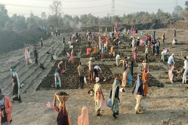 विशेष लेख : महात्मा गांधी नरेगा से जल संरक्षण का महाअभियान, रोजगार और आजीविका को मिली नई ताकत