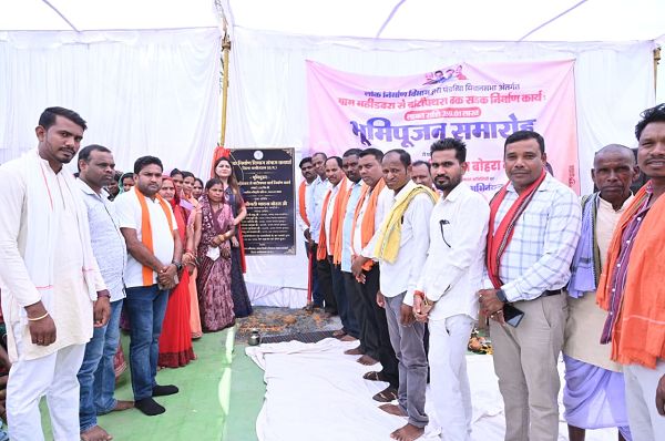 भावना बोहरा ने महीडबरा से बांटी पथरा तक सड़क निर्माण का किया भूमिपूजन