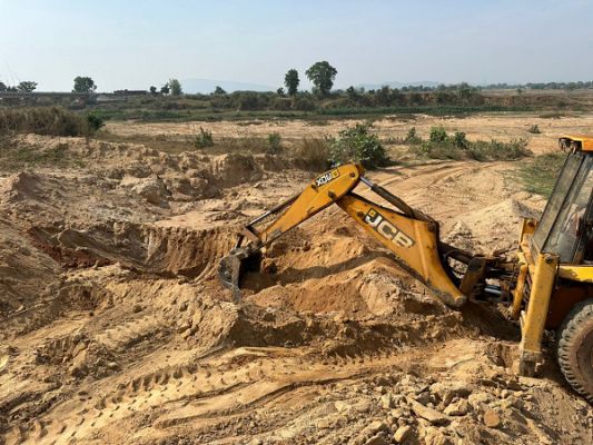  बलरामपुर में अवैध खनन पर प्रशासन की बड़ी कार्रवाई
