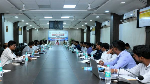 अंतिम व्यक्ति तक पहुंचे योजनाओं का लाभ, अधिकारी फील्ड में दिखाएं ज्यादा सक्रियता : श्री अरुण साव