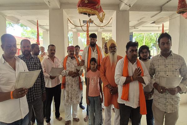प्रधानमंत्री मोदी के 12 वर्ष पूर्ण होने पर गरियाबंद के मंदिरों में हुआ भव्य आरती एवं प्रार्थना