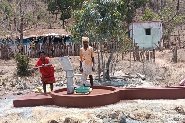 पानी की समस्या से मिली राहत, बैगा बसाहट कोहकाझोरी में स्थापित हुआ नया हैंडपंप
