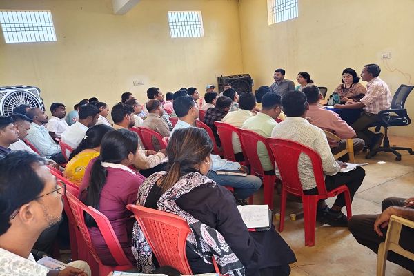  किसानों को खाद-बीज समय पर उपलब्ध कराने के निर्देश