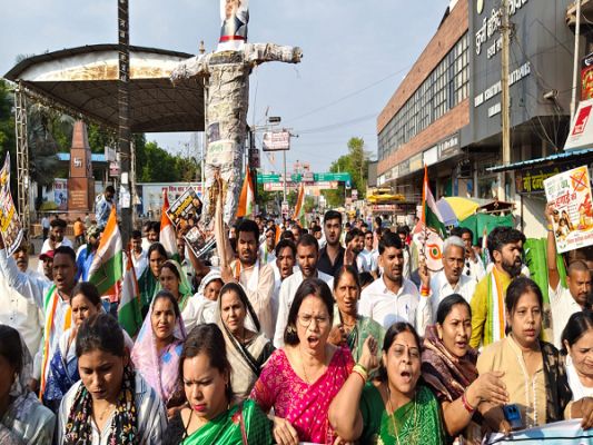 बिजली दर वृद्धि के विरोध में कांग्रेस का हल्लाबोल,भाजपा सरकार के खिलाफ जमकर नारेबाजी