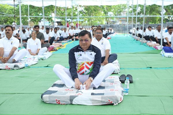 योग से शारीरिक व मानसिक विकास होता है, इसे जीवन में अपनाएं - मंत्री श्री लखनलाल देवांगन