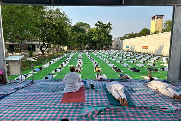 &rsquo;छत्तीसगढ़ प्रदेश की 33 जेलों में हज़ारों कैदियों द्वारा हर्षाेल्लास से अंतर्राष्ट्रीय योग दिवस मनाया गया&rsquo;