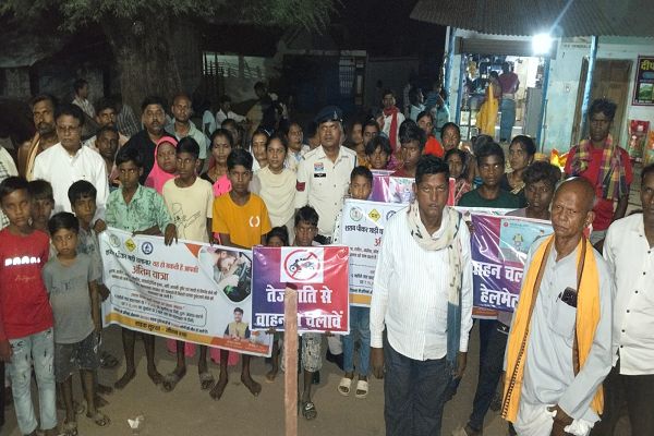 गरियाबंद पुलिस एवं ग्राम सीनापाली के ग्रामीणों का अवैध शराब के खिलाफ जनमोर्चा।