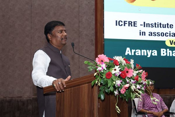 टिश्यू कल्चर तकनीक से किसानों को मिलेगा अधिक लाभ : वन मंत्री श्री केदार कश्यप