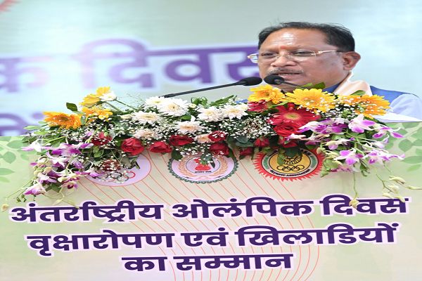मुख्यमंत्री श्री विष्णुदेव साय ने खिलाड़ियों का बढ़ाया उत्साह: 2036 पौधों के रोपण से ओलंपिक मेजबानी के संकल्प को दी नई ऊर्जा
