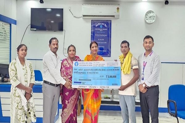 संकट की घड़ी में बना सहारा: प्रधानमंत्री जीवन ज्योति बीमा योजना से मिला दो लाख रुपये का आर्थिक संबल