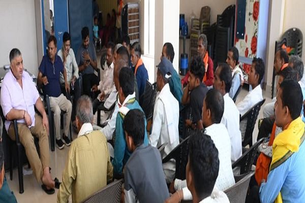 जनदर्शन में मंत्री श्री राजेश अग्रवाल ने सुनीं ग्रामीणों की समस्याएं, त्वरित समाधान के दिए निर्देश