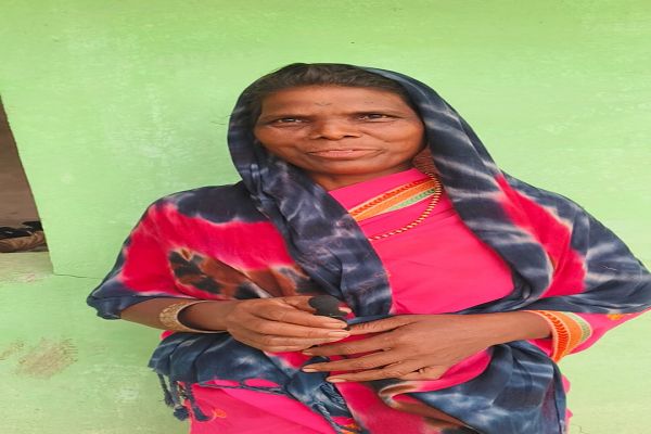 कच्चे आवास से पक्के आवास तक : सरिता बैगा के जीवन में आई खुशियों की नई सुबह