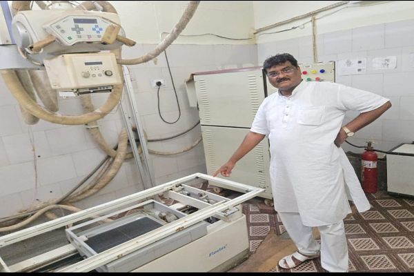 जिला अस्पताल में जलभराव पीडब्ल्यूडी की लापरवाही पर उठे सवाल