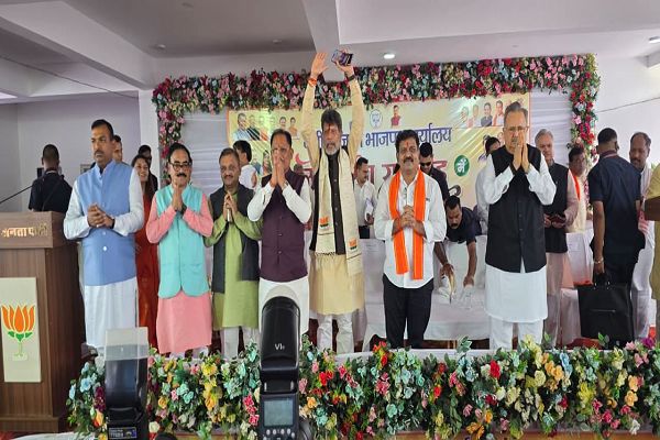 विधानसभा अध्यक्ष रमन सिंह ने कार्यक्रम में अपने पुराने दिनों  की संघर्ष की याद दिलाते हुवे कार्यकर्ताओ में जोश भरने का प्रयाश किया