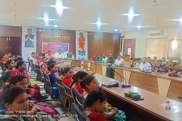 दीदी के गोठ मासिक रेडियो प्रसारण कार्यक्रम के प्रथम वर्षगांठ पर जिला पंचायत में हुआ कार्यक्रम का आयोजन 