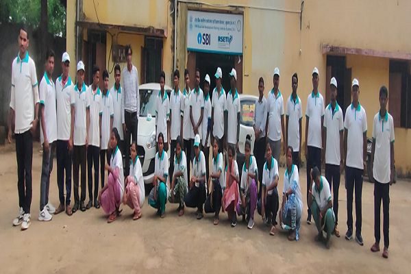  ड्राइविंग प्रशिक्षण से बदली 31 युवाओं की राह