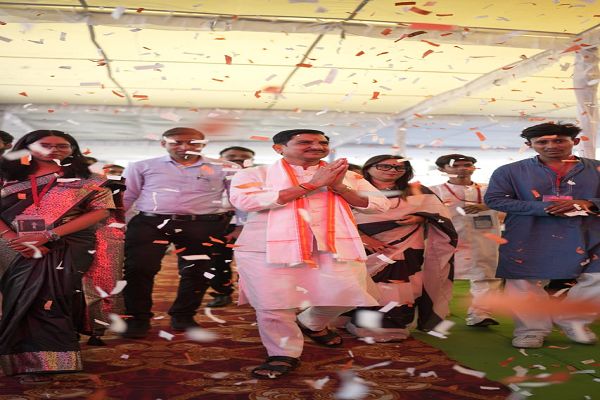  युवा नेतृत्व और राष्ट्र निर्माण को सशक्त बनाने का प्रभावी मंच है "इंकलाब युवा संसद" : केंद्रीय राज्य मंत्री तोखन साहू