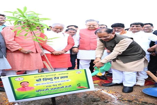 विधानसभा परिसर में &lsquo;एक पेड़ मां के नाम 3.0&lsquo; अभियान के तहत हुआ वृहद पौधरोपण : मुख्यमंत्री श्री विष्णुदेव साय और विधानसभा अध्यक्ष डॉ. रमन सिंह ने लगाया रुद्राक्ष का पौधा