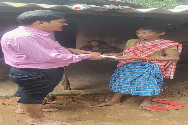  आपदा में पति को खोने वाली चैती का सहारा बना प्रशासन