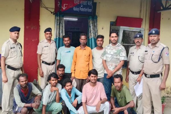 कारगी रोड रेल डिरेलमेंट: 10 आरोपी गिरफ्तार, मुख्य ठेकेदार अब भी फरार