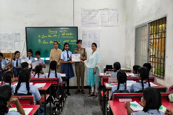 सरदार वल्लभभाई पटेल जी की 150वीं जयंती के अवसर पर गरियाबंद पुलिस द्वारा स्कूली बच्चों के लिए निबंध लेखन एवं चित्रकला प्रतियोगिता का आयोजन किया गया ।