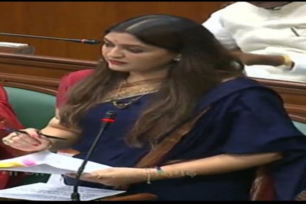 पंडरिया विधायक भावना बोहरा ने विधानसभा में सखी वन स्टॉप सेंटर, रेडी-टू-ईट पोषण आहार, बाल संरक्षण योजनाओं तथा खाद्यान्न भंडारण क्षमता एवं गोदाम निर्माण के विषय में पूछा प्रश्न