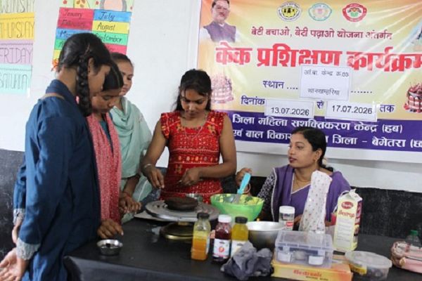 बेटी बचाओ-बेटी पढ़ाओ योजना के तहत बालिकाओं के लिए निःशुल्क केक निर्माण प्रशिक्षण शुरू
