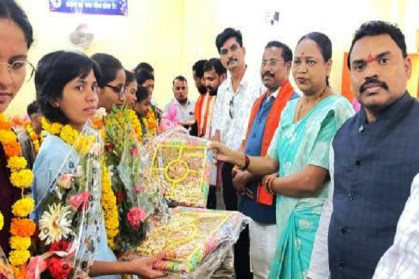 छू लो आसमान के विद्यार्थियों ने नीट 2026 में लहराया परचम, विधायक अटामी ने दी बधाई