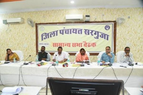 जिला पंचायत बैठक : जनसमस्याओं पर मंथन, समय सीमा में काम पूरा करने के निर्देश