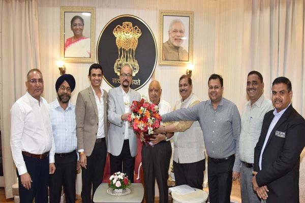 रायपुर : राज्यपाल श्री डेका से निजी विश्वविद्यालयों के पदाधिकारियों ने की भेंट
