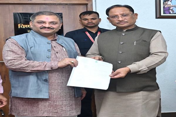  सांसद ने सीएम से की मुलाकात, जिले के विकास के लिए की चार बड़ी मांग
