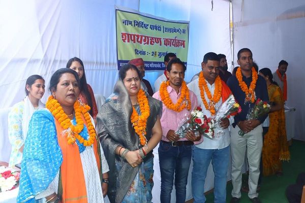  नगर पालिका परिषद गरियाबंद के पांच नवनियुक्त एल्डरमैन ने ली पद एवं गोपनीयता की शपथ