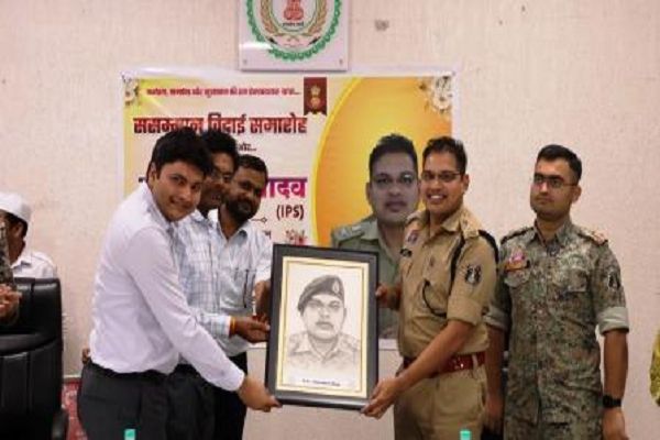 ढाई वर्षों की यादगार सेवा को मिला सम्मान : पुलिस अधीक्षक डॉ. जितेन्द्र यादव को जिला प्रशासन ने दी भावभीनी विदाई
